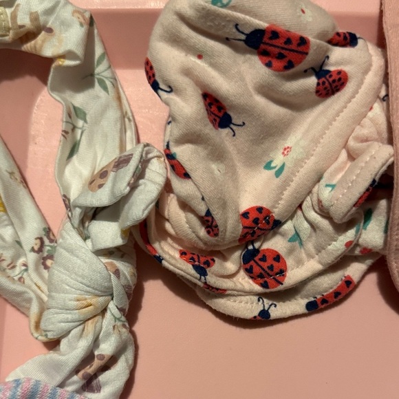 Assorted Baby Girl Accessories Set - Beanies, Socks, Headbands 25 pieces - Picture 4 of 6